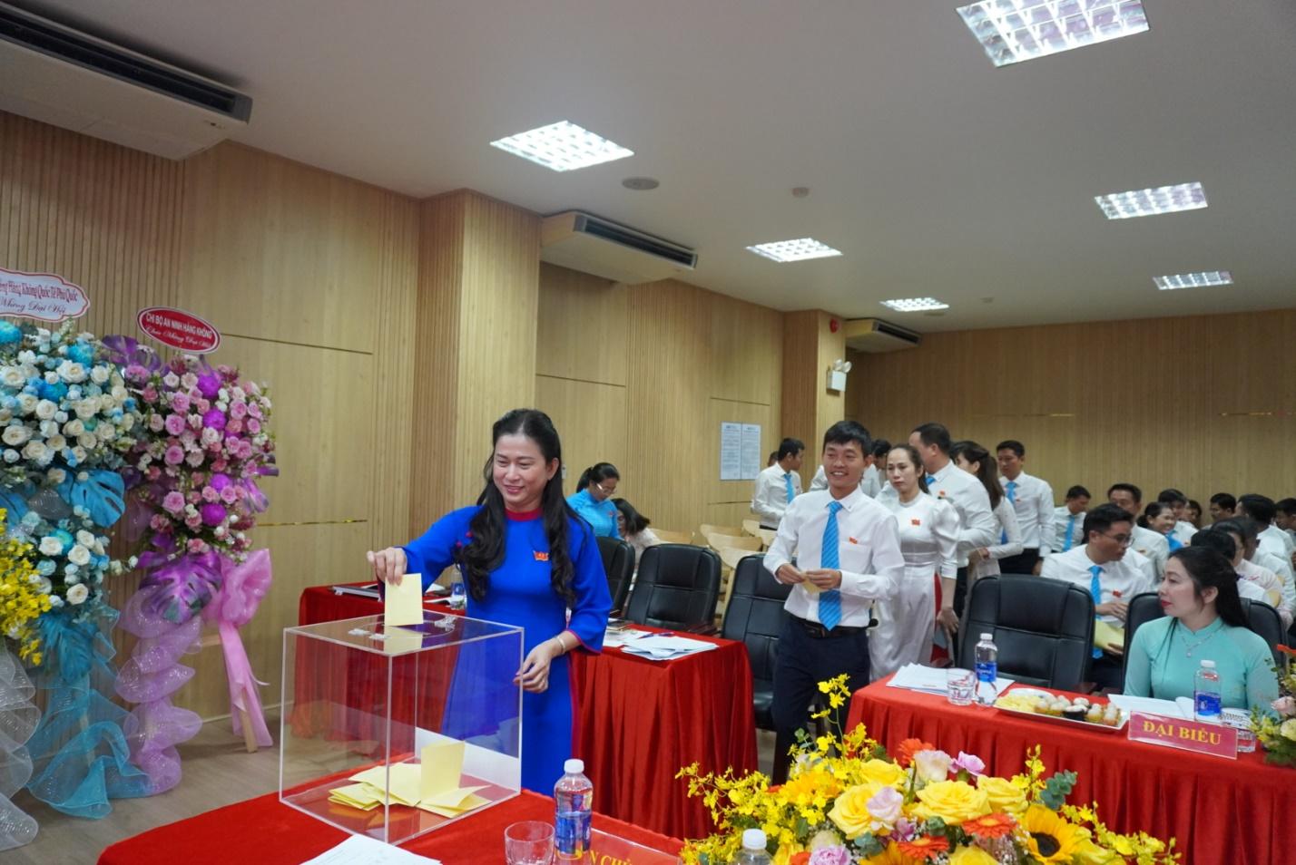 A person putting a ballot in a boxAI-generated content may be incorrect.