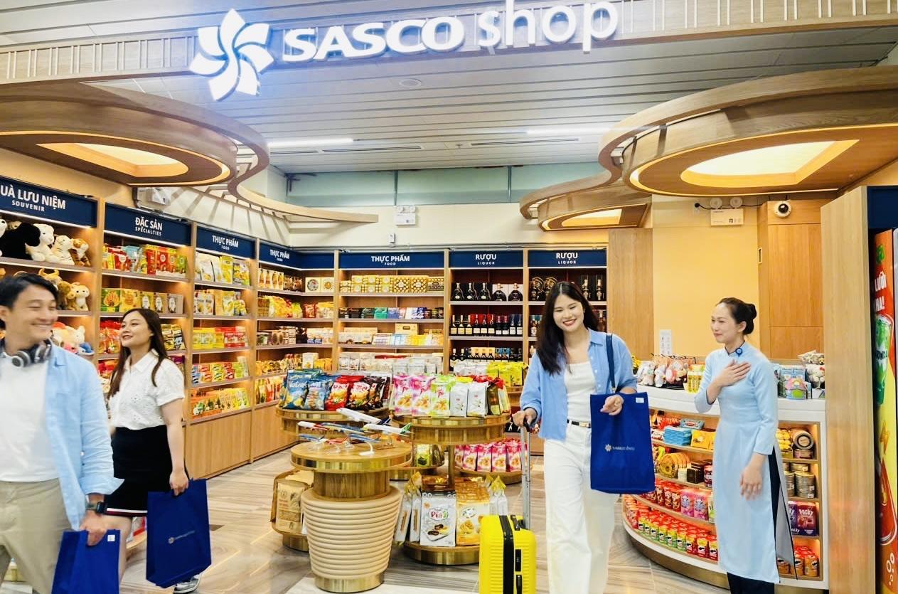 A group of women in a storeAI-generated content may be incorrect.