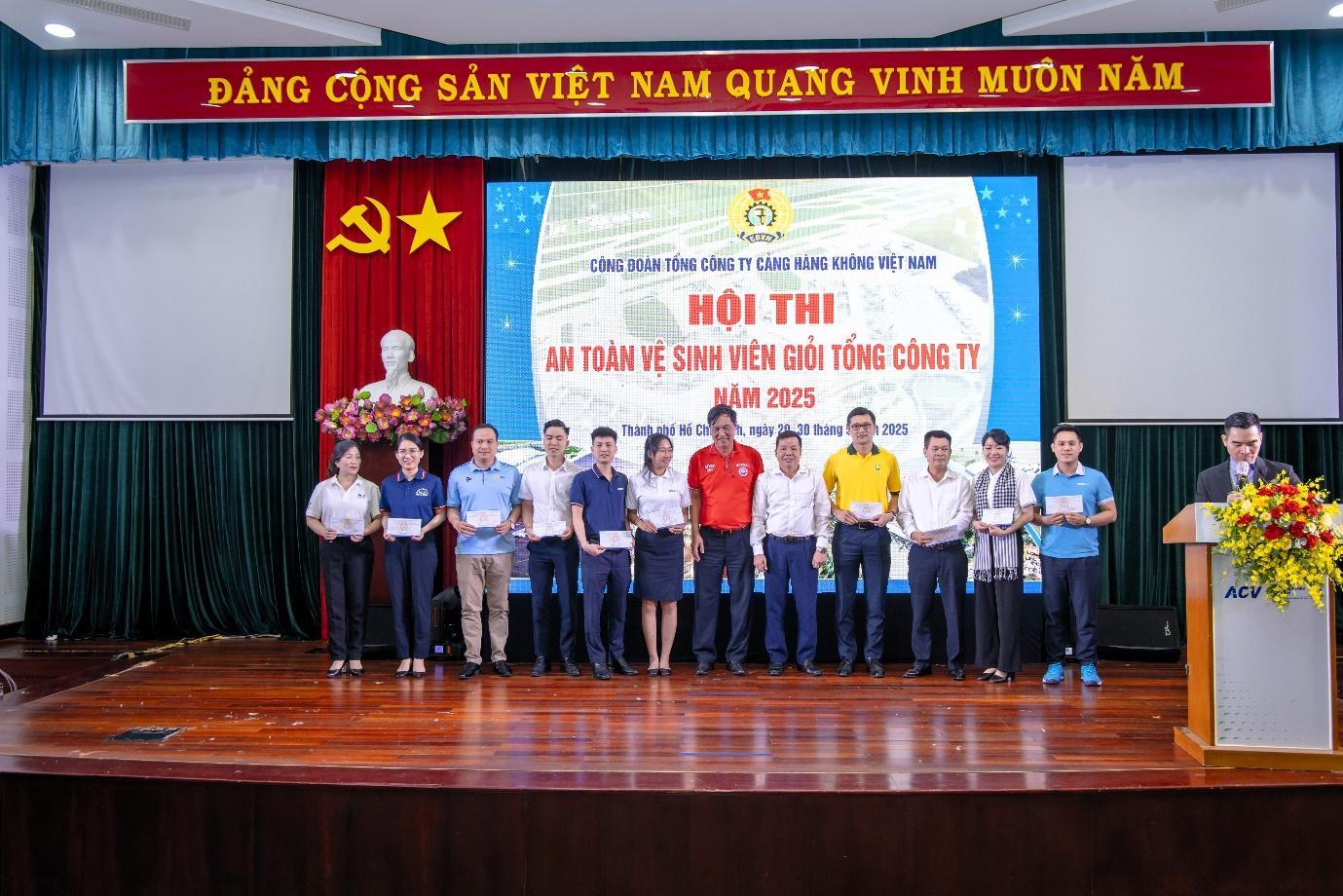 A group of people standing on a stageAI-generated content may be incorrect.