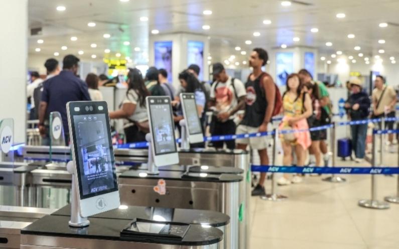 A group of people standing in line at an airportAI-generated content may be incorrect.