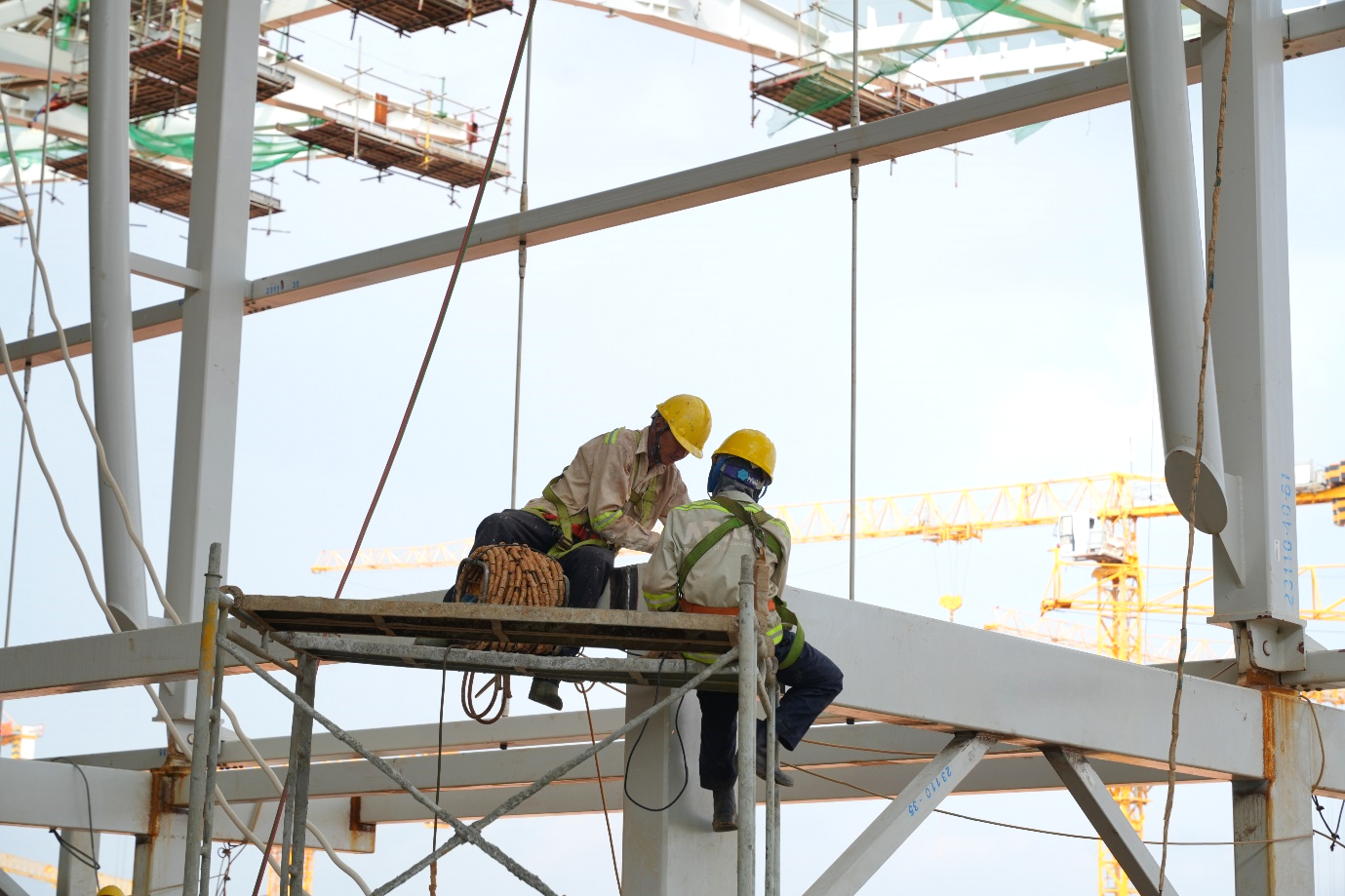 A group of men working on a construction siteAI-generated content may be incorrect.
