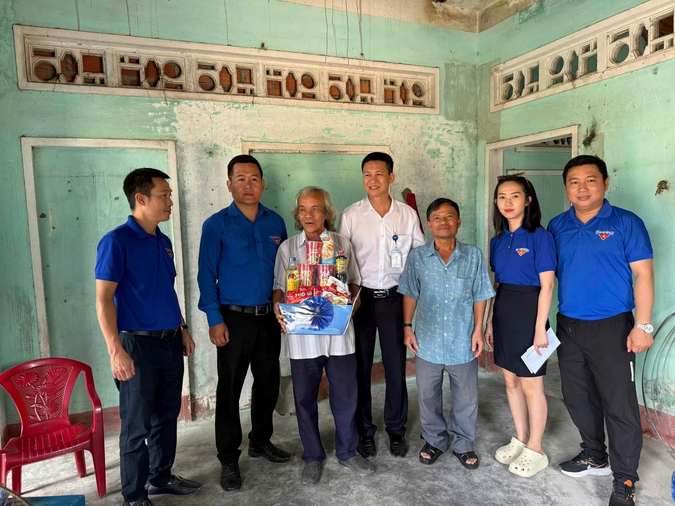 D:\TRANG\12. HÌNH ẢNH\2025\Từ thiện tháng thanh niên\z6411199365374_2226339ab5cc843341b4c581f8f7af10.jpg