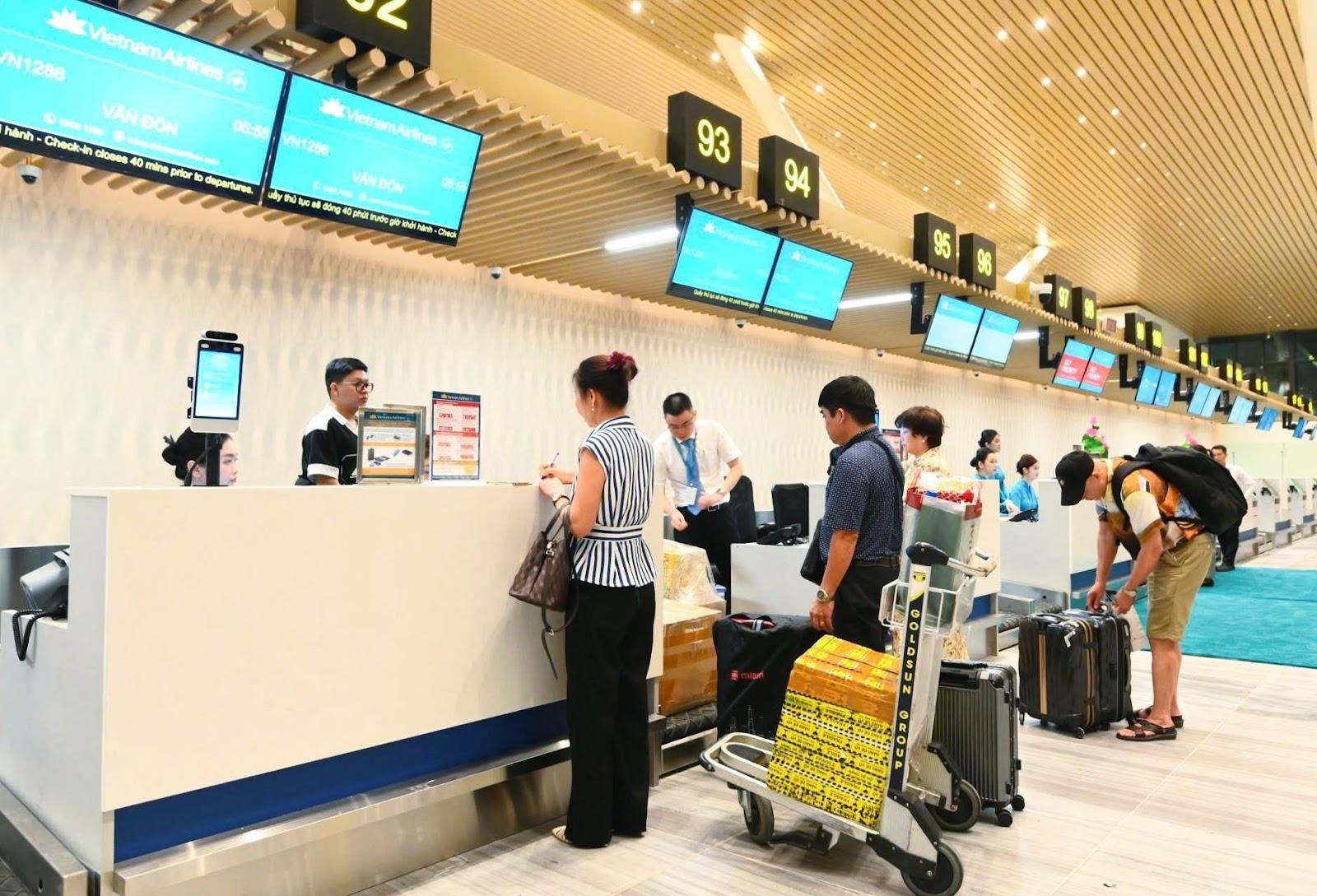 People standing in front of a counterAI-generated content may be incorrect.