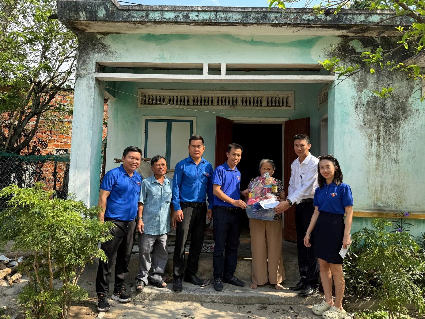 D:\TRANG\12. HÌNH ẢNH\2025\Từ thiện tháng thanh niên\z6411199420164_0f47c2f3dde561adf2678fb620e0e21a.jpg