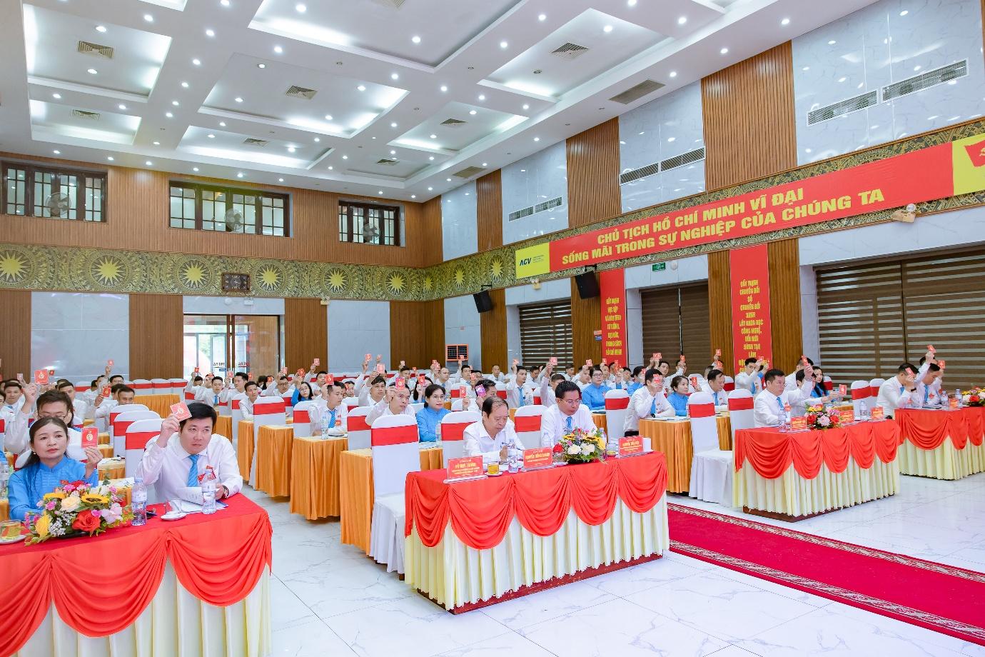 Ảnh có chứa trong nhà, Phòng chức năng, người, bànNội dung do AI tạo ra có thể không chính xác.