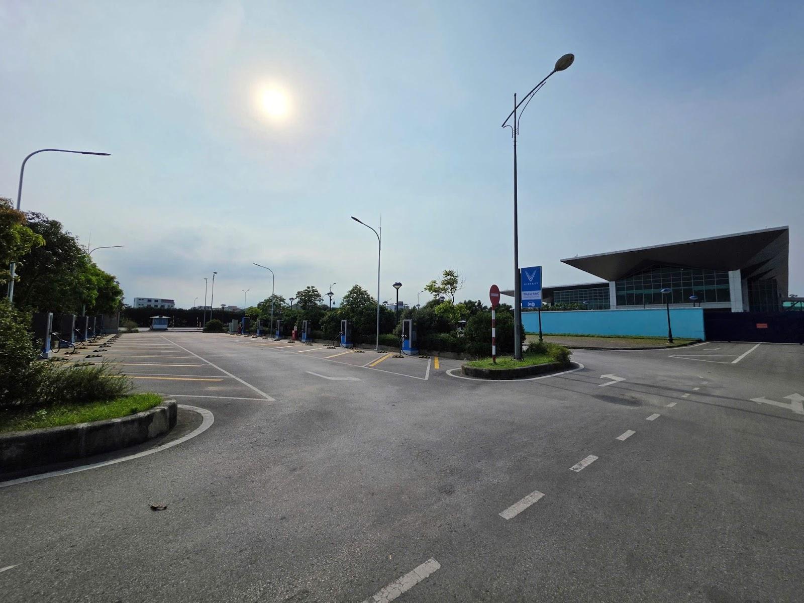 A road with a parking lot and a buildingAI-generated content may be incorrect.