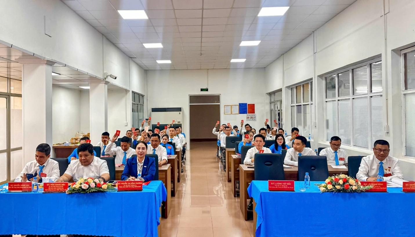 A group of people sitting at desks in a room with blue tableclothsAI-generated content may be incorrect.