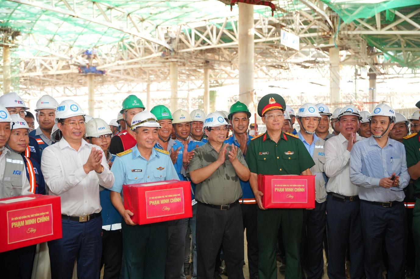 A group of people wearing hard hatsAI-generated content may be incorrect.