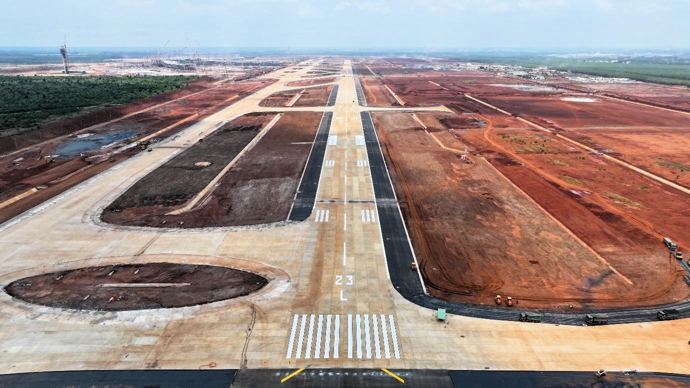 An aerial view of a runwayAI-generated content may be incorrect.