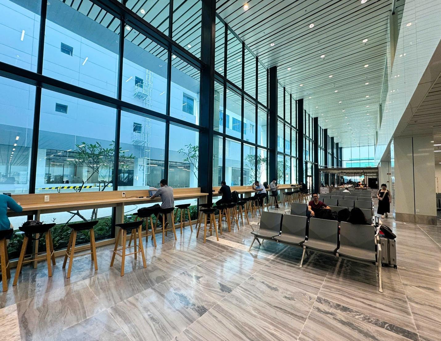 People sitting at tables in a buildingAI-generated content may be incorrect.