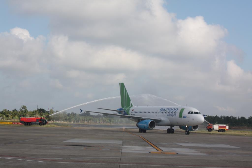 Nghi lễ chào đón chuyến bay đầu tiên