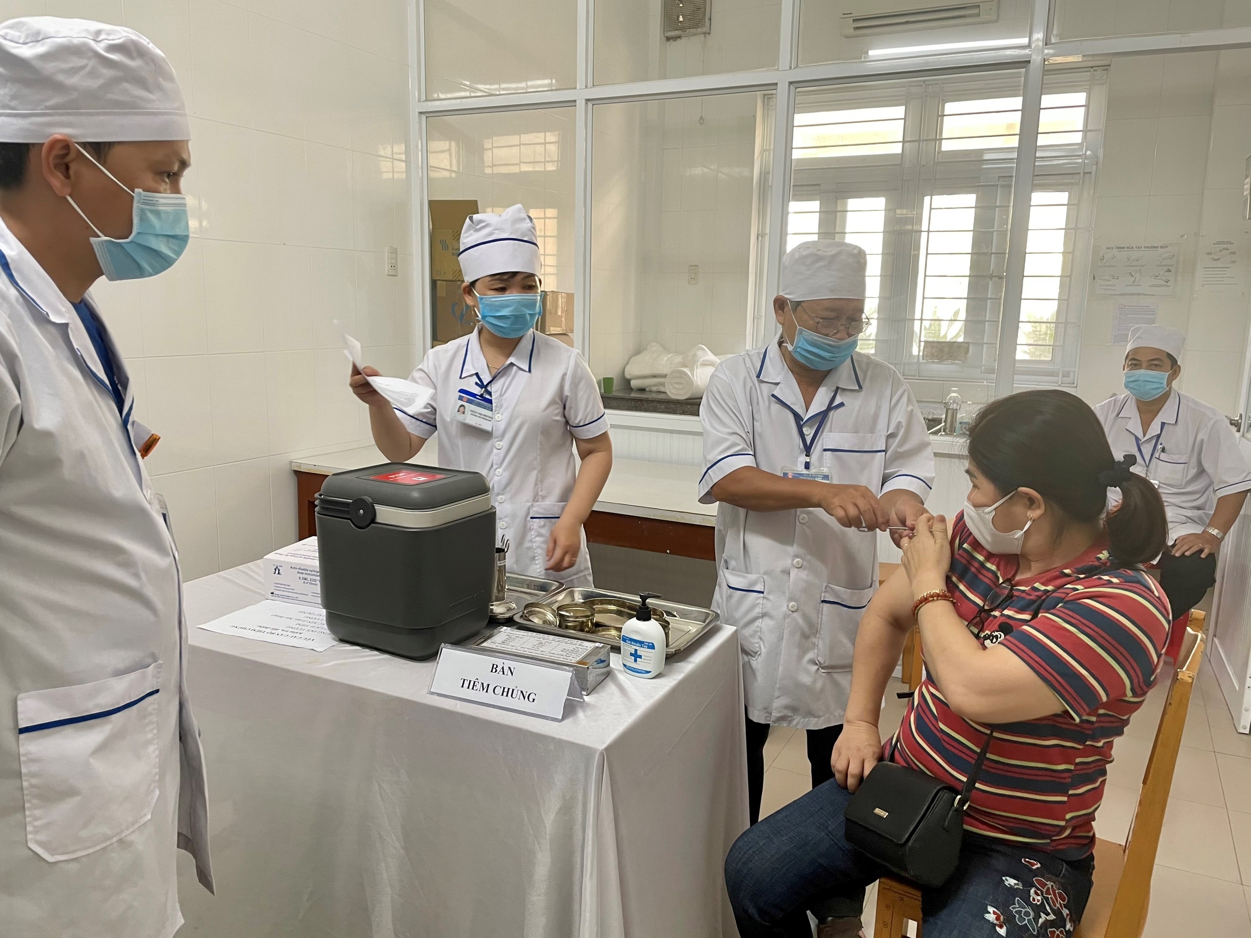 Phu Cat International Airport’s employee has vaccinated against Covid-19|LOCAL_PATH:crawled_data/images/featured_00de9979c24c.jpg