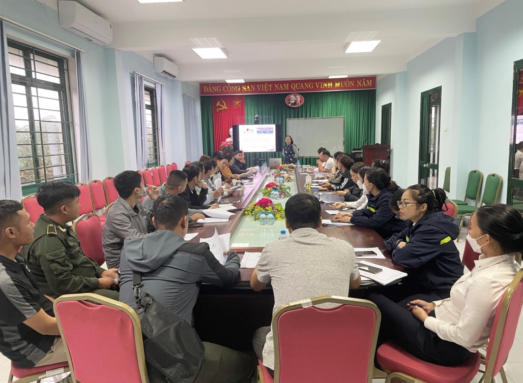 Cảng hàng không Đồng Hới tổ chức lớp học kỹ năng giao tiếp, ứng xử chuyên nghiệp trong môi trường doanh nghiệp cho cán bộ, nhân viên.|LOCAL_PATH:crawled_data/images/featured_02819bc9cef6.jpg