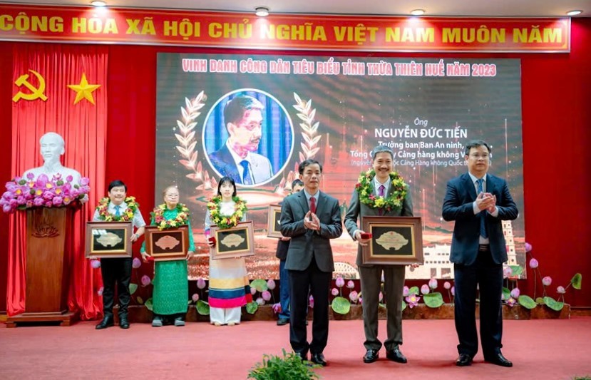 Trưởng ban An ninh của ACV được vinh danh công dân tiêu biểu tỉnh Thừa Thiên Huế năm 2023|LOCAL_PATH:crawled_data/images/featured_03ab44be40d7.jpg