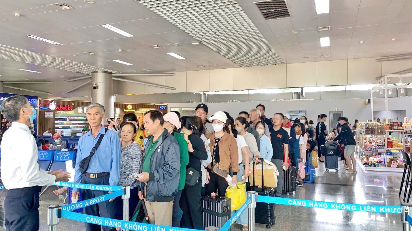 Cảng HKQT Liên Khương chủ động trong công tác chuẩn bị và phục vụ hành khách giai đoạn cao điểm Hè 2025|LOCAL_PATH:crawled_data/images/featured_04235c607783.jpg