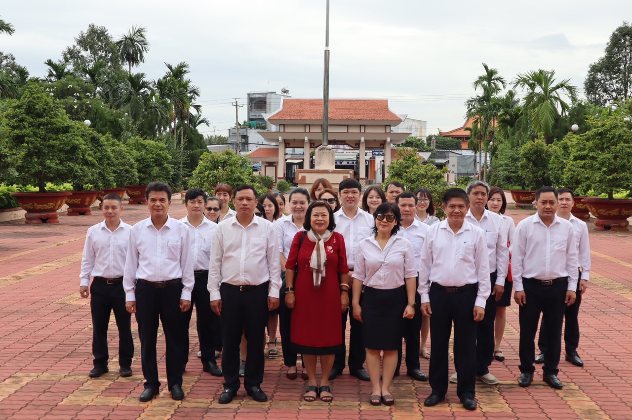 Chi bộ Văn phòng Tổng công ty tổ chức chương trình về nguồn, dâng hương tưởng niệm cố Chủ tịch Hội đồng Bộ trưởng Phạm Hùng|LOCAL_PATH:crawled_data/images/featured_061adf3097d8.jpg