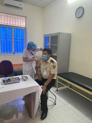 Cảng HKQT Phú Bài: 90 cán bộ, nhân viên được tiêm vắc xin phòng Covid-19|LOCAL_PATH:crawled_data/images/featured_07b1cdac4501.jpg