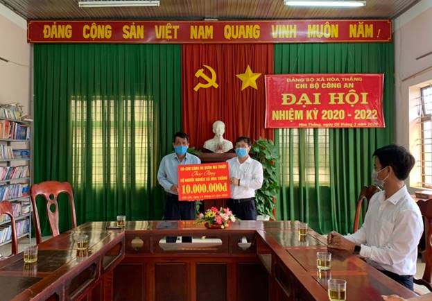 Cảng hàng không Buôn Ma Thuột ủng hộ công tác phòng, chống dịch Covid-19 tại địa phương|LOCAL_PATH:crawled_data/images/featured_0a99d6281e6d.jpg