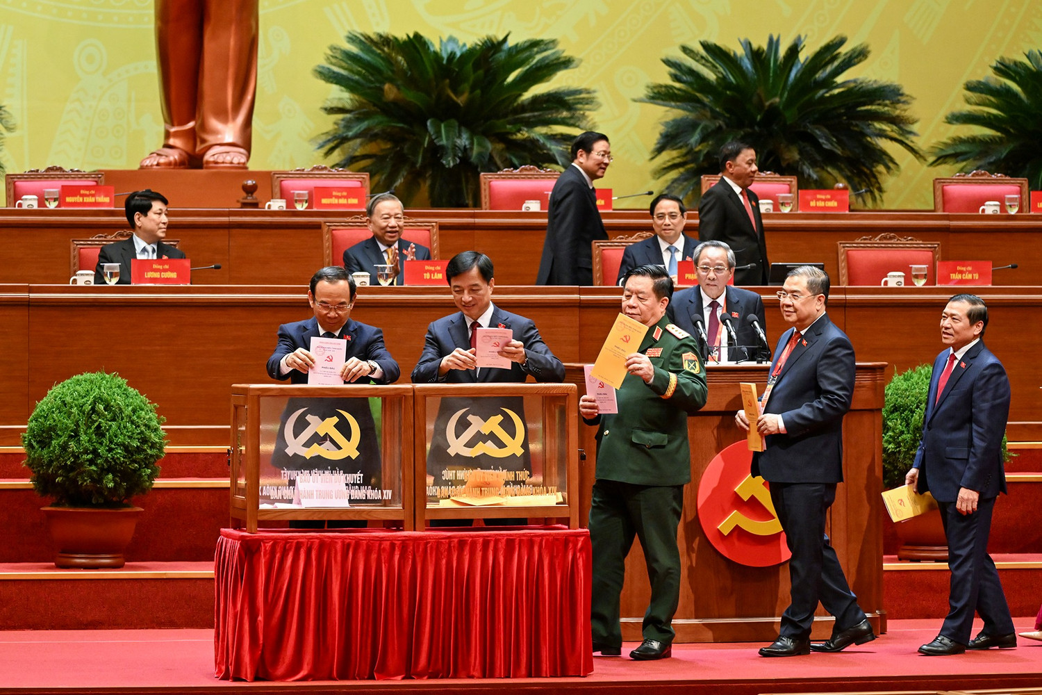 Sáng nay, Ban Chấp hành Trung ương khóa XIV tiến hành Hội nghị lần thứ nhất|LOCAL_PATH:crawled_data/images/featured_0c2ac28cfe3a.jpg