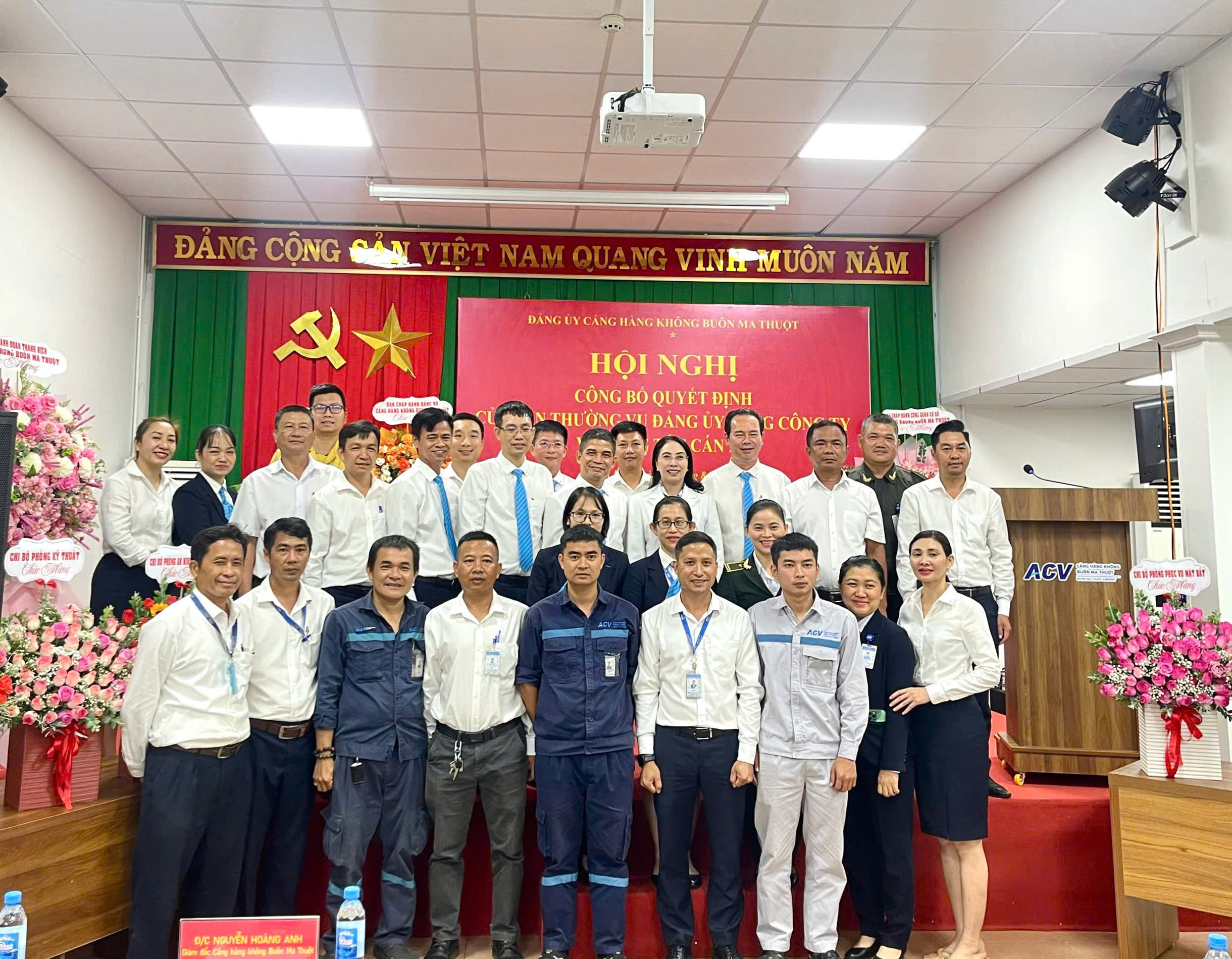 Hội nghị công bố Quyết định của Ban Thường vụ Đảng ủy Tổng công ty Cảng hàng không Việt Nam về công tác cán bộ|LOCAL_PATH:crawled_data/images/featured_0c4d375d1b5d.jpg