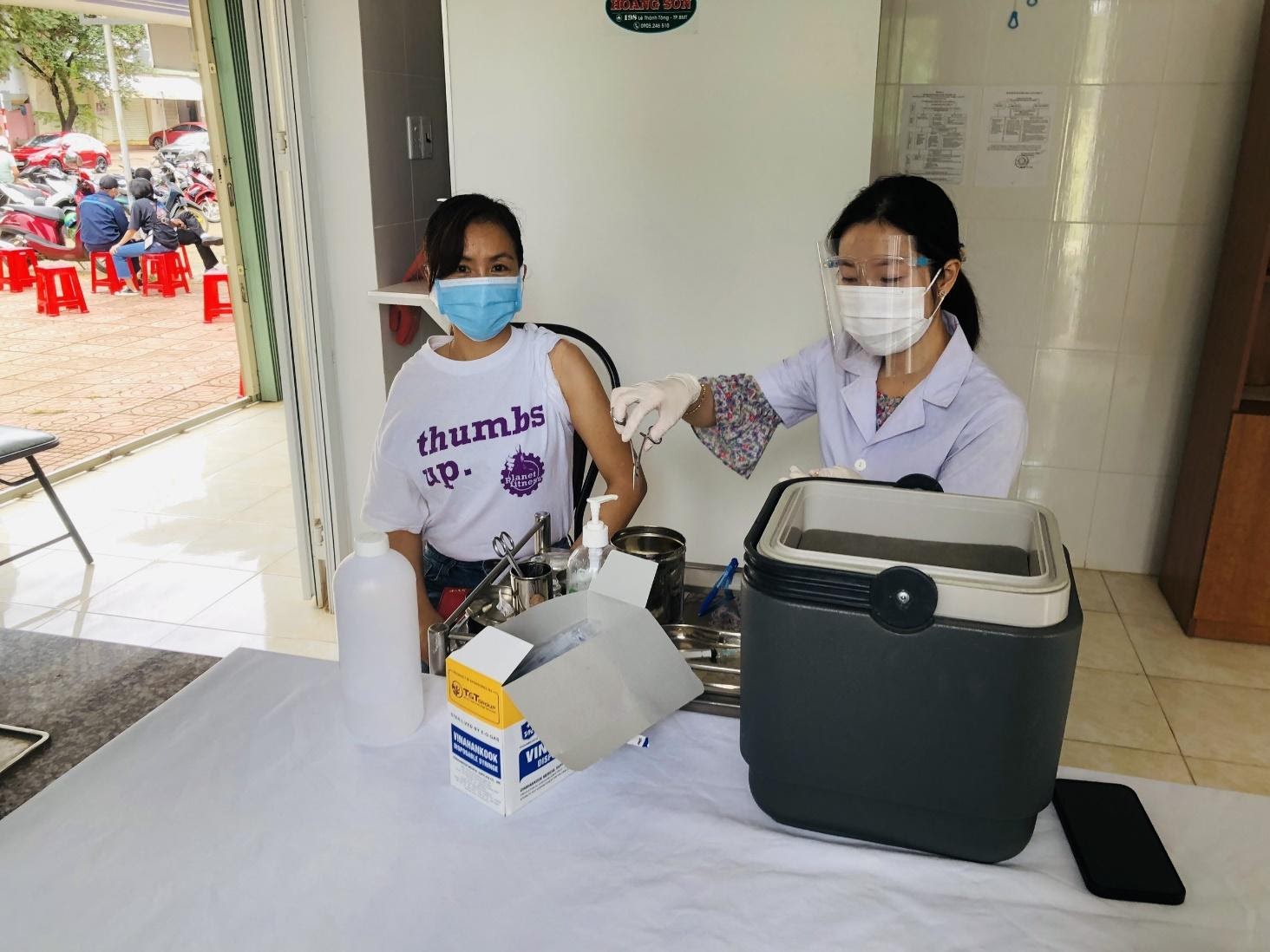 Cảng hàng không Buôn Ma Thuột tổ chức tiêm mũi 2 vắc xin phòng Covid-19 cho cán bộ, nhân viên|LOCAL_PATH:crawled_data/images/featured_0e3ee1a5df50.jpg