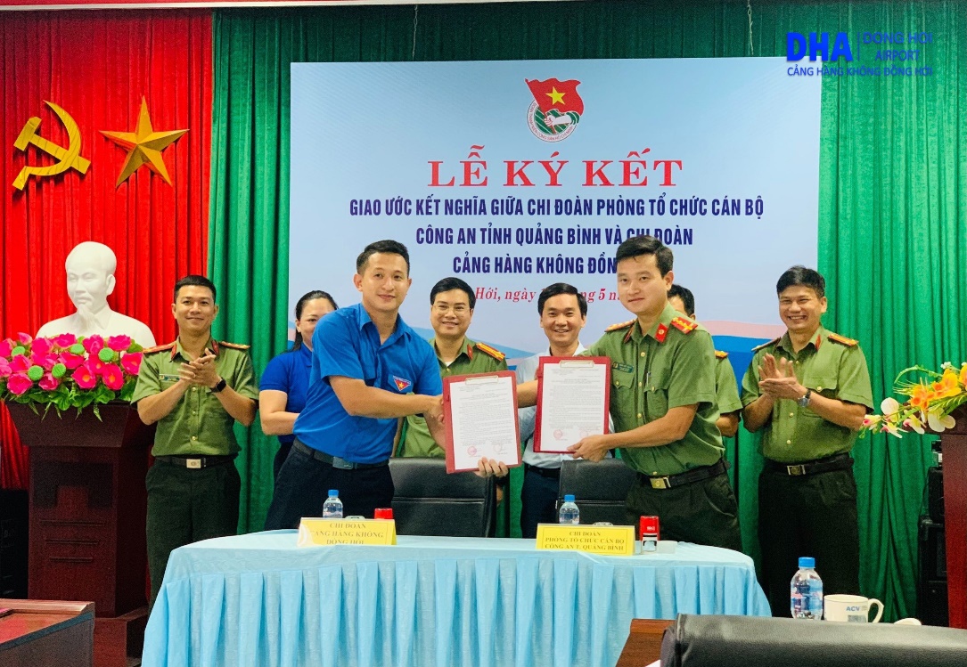 Ký kết Giao ước kết nghĩa giữa Chi đoàn Phòng Tổ chức cán bộ Công an tỉnh Quảng Bình và Chi đoàn Cơ sở Cảng hàng không Đồng Hới.|LOCAL_PATH:crawled_data/images/featured_0f621afb064d.jpg