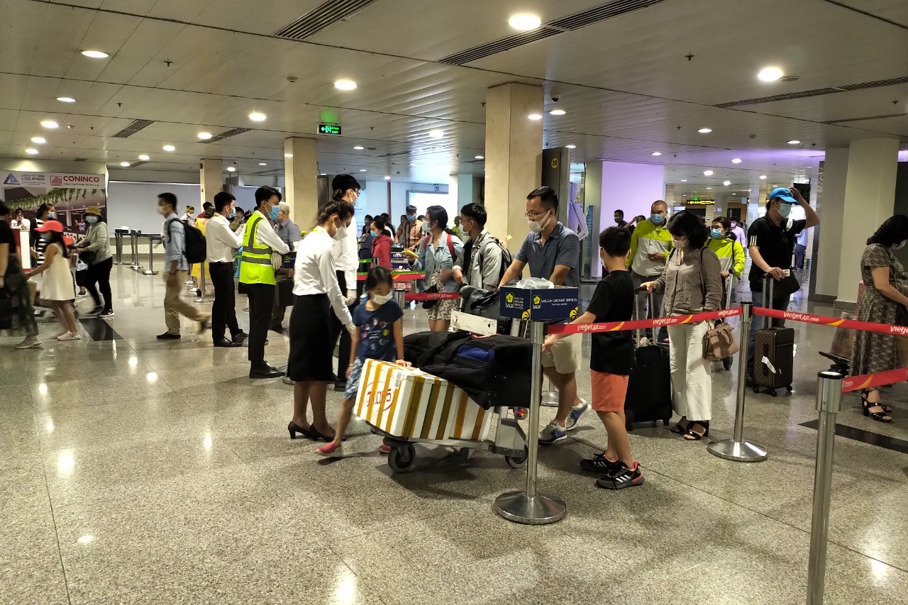 Từ 05/5/2021, thực hiện lấy mẫu xét nghiệm giám sát Covid-19 ngẫu nhiên tại Cảng HKQT Tân Sơn Nhất|LOCAL_PATH:crawled_data/images/featured_115b7ceba16b.jpg