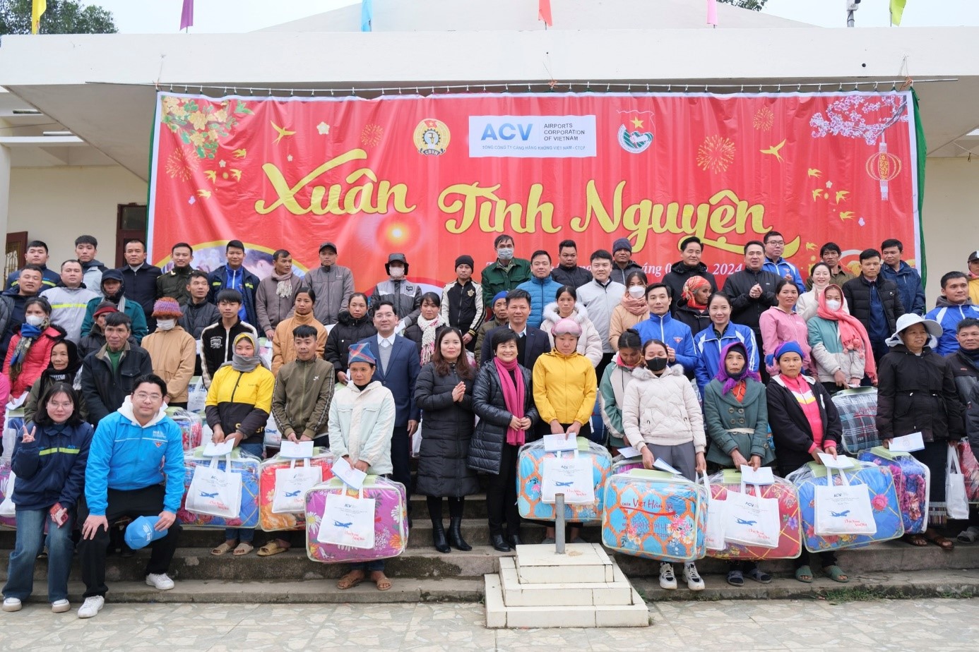 Công đoàn – Đoàn Thanh niên ACV trao tặng quà đến các hộ gia đình hoàn cảnh khó khăn tại Thanh Hóa|LOCAL_PATH:crawled_data/images/featured_131e97070762.jpg