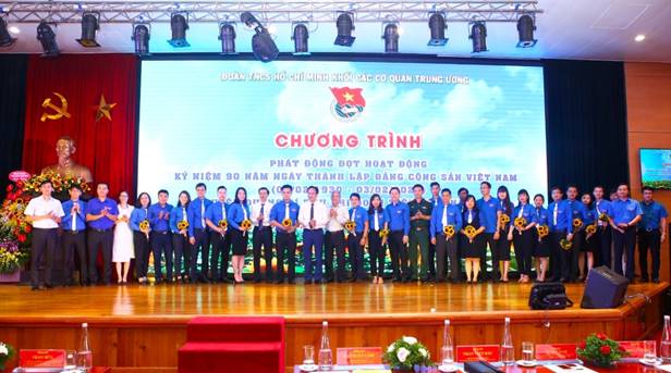 Bí thư Đoàn thanh niên Cảng hàng không Cà Mau được tuyên dương là Bí thư chi đoàn xuất sắc tiêu biểu Khối các cơ quan Trung ương năm 2019|LOCAL_PATH:crawled_data/images/featured_132bbb99b5ea.jpg