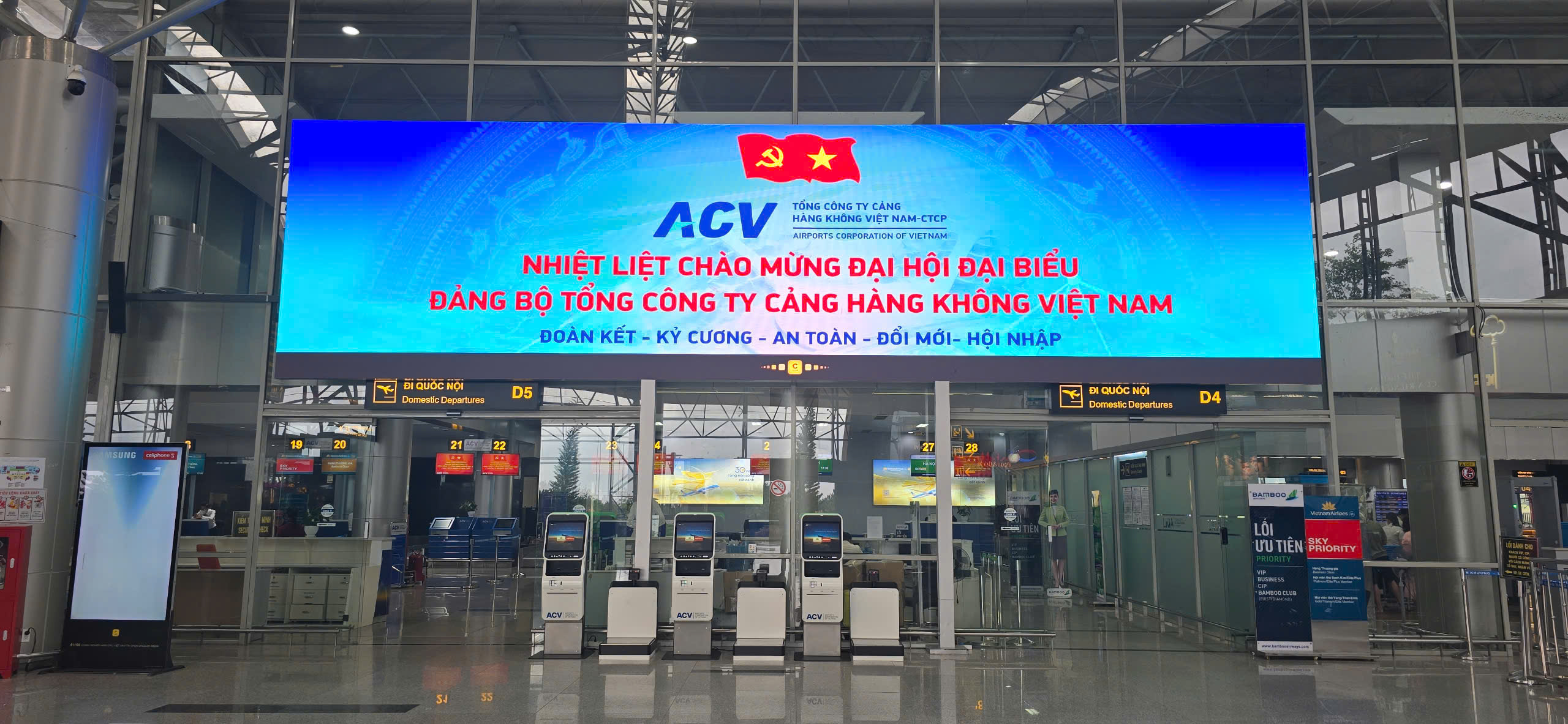 CẢNG HÀNG KHÔNG QUỐC TẾ LIÊN KHƯƠNG  SÔI NỔI CÁC HOẠT ĐỘNG THI ĐUA CHÀO MỪNG ĐẠI HỘI  ĐẢNG BỘ TỔNG CÔNG TY CẢNG HÀNG KHÔNG VIỆT NAM|LOCAL_PATH:crawled_data/images/featured_13d764c7a18f.jpg