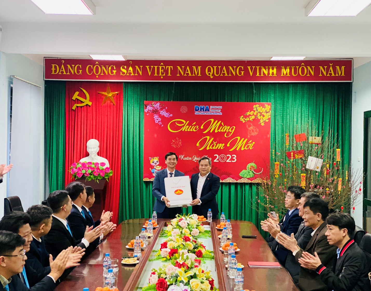 Đồng chí Bí thư Tỉnh ủy Quảng Bình Vũ Đại Thắng thăm, chúc tết Cảng hàng không Đồng Hới|LOCAL_PATH:crawled_data/images/featured_141a4a2f2cc7.jpg