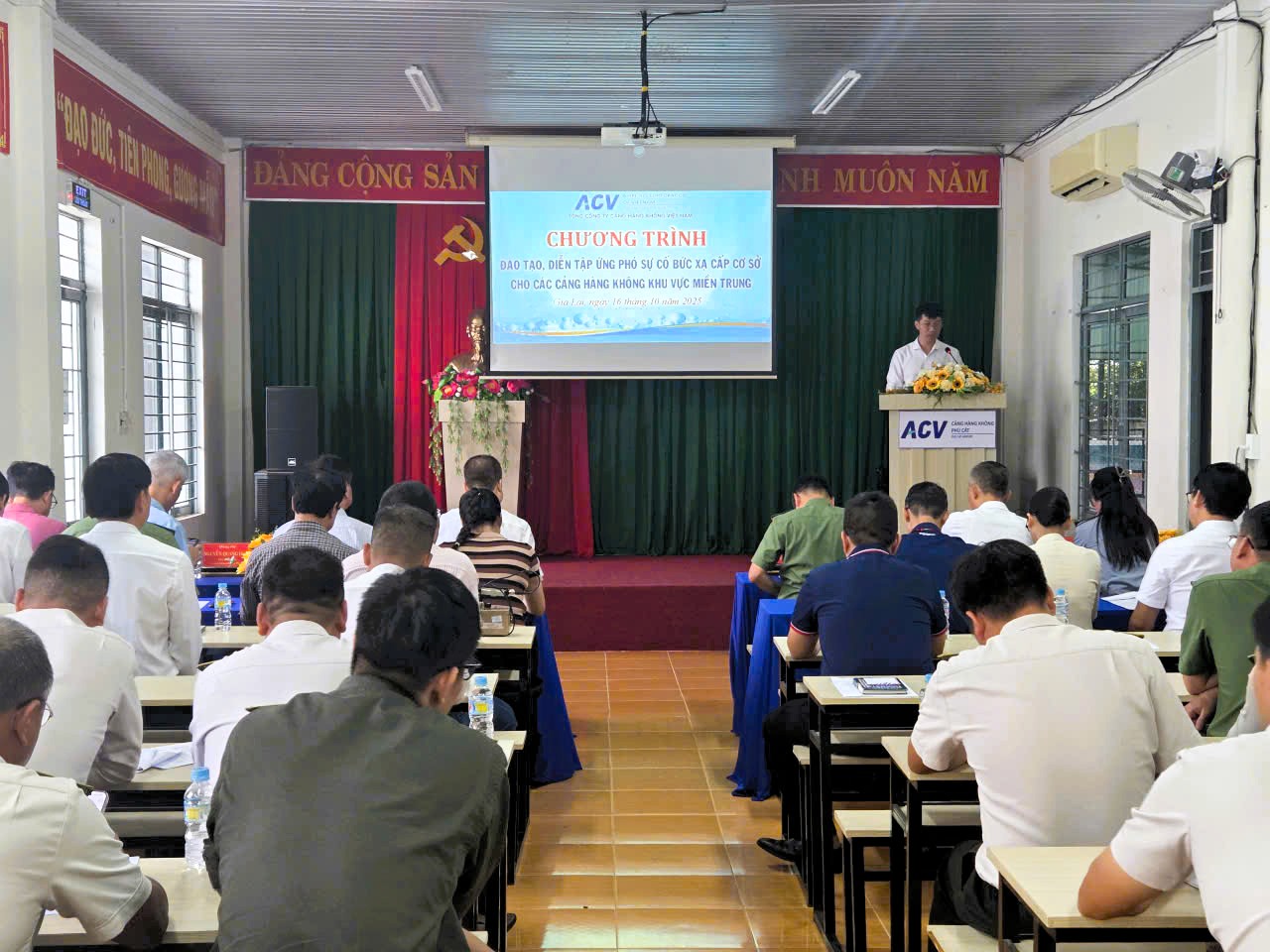 Cảng hàng không Phù Cát chủ trì diễn tập ứng phó sự cố bức xạ cấp cơ sở khu vực miền Trung|LOCAL_PATH:crawled_data/images/featured_165df395d172.jpg