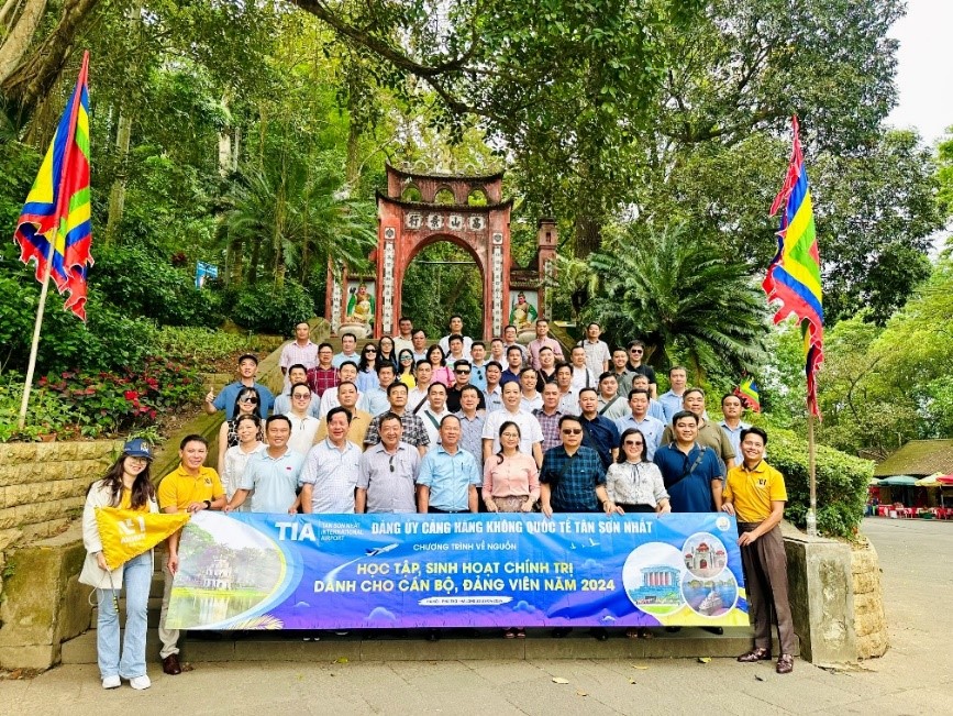 Đảng bộ Cảng HKQT Tân Sơn Nhất tổ chức sinh hoạt, học tập chính trị năm 2024 hướng về cội nguồn dân tộc|LOCAL_PATH:crawled_data/images/featured_1af6189d3c62.jpg