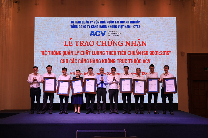 Trao chứng nhận “Hệ thống quản lý chất lượng theo tiêu chuẩn ISO 9001-2015” cho 21 cảng hàng không|LOCAL_PATH:crawled_data/images/featured_1c17eed69957.png