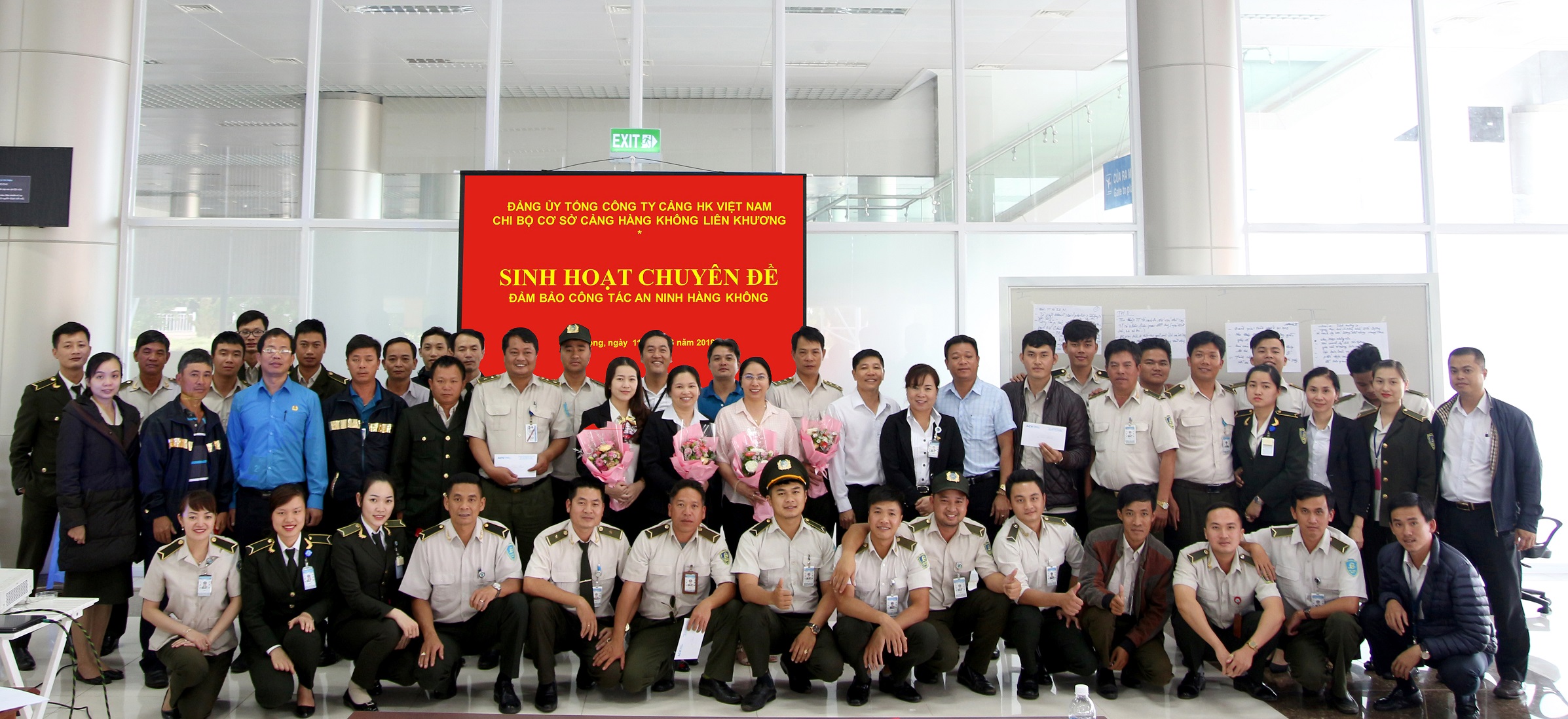 Chi bộ Cảng hàng không Liên Khương đổi mới sinh hoạt chuyên đề thu hút cán bộ, nhân viên tham gia|LOCAL_PATH:crawled_data/images/featured_1d8ffd8f2d21.jpg