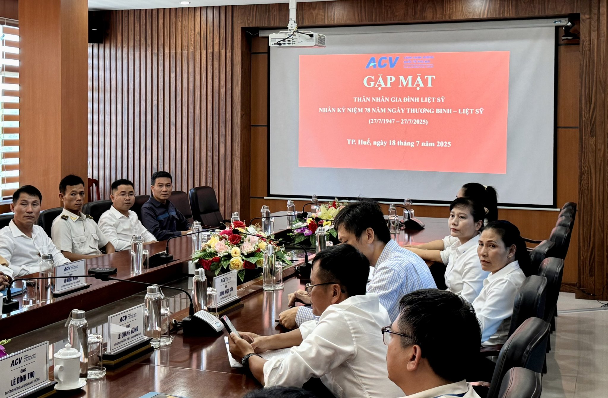 CẢNG HÀNG KHÔNG QUỐC TẾ PHÚ BÀI TỔ CHỨC GẶP MẶT THÂN NHÂN GIA ĐÌNH LIỆT SỸ VÀ TRAO QUYẾT ĐỊNH NGHỈ HƯU THEO CHẾ ĐỘ CHO NGƯỜI LAO ĐỘNG|LOCAL_PATH:crawled_data/images/featured_1fade2f16727.jpg