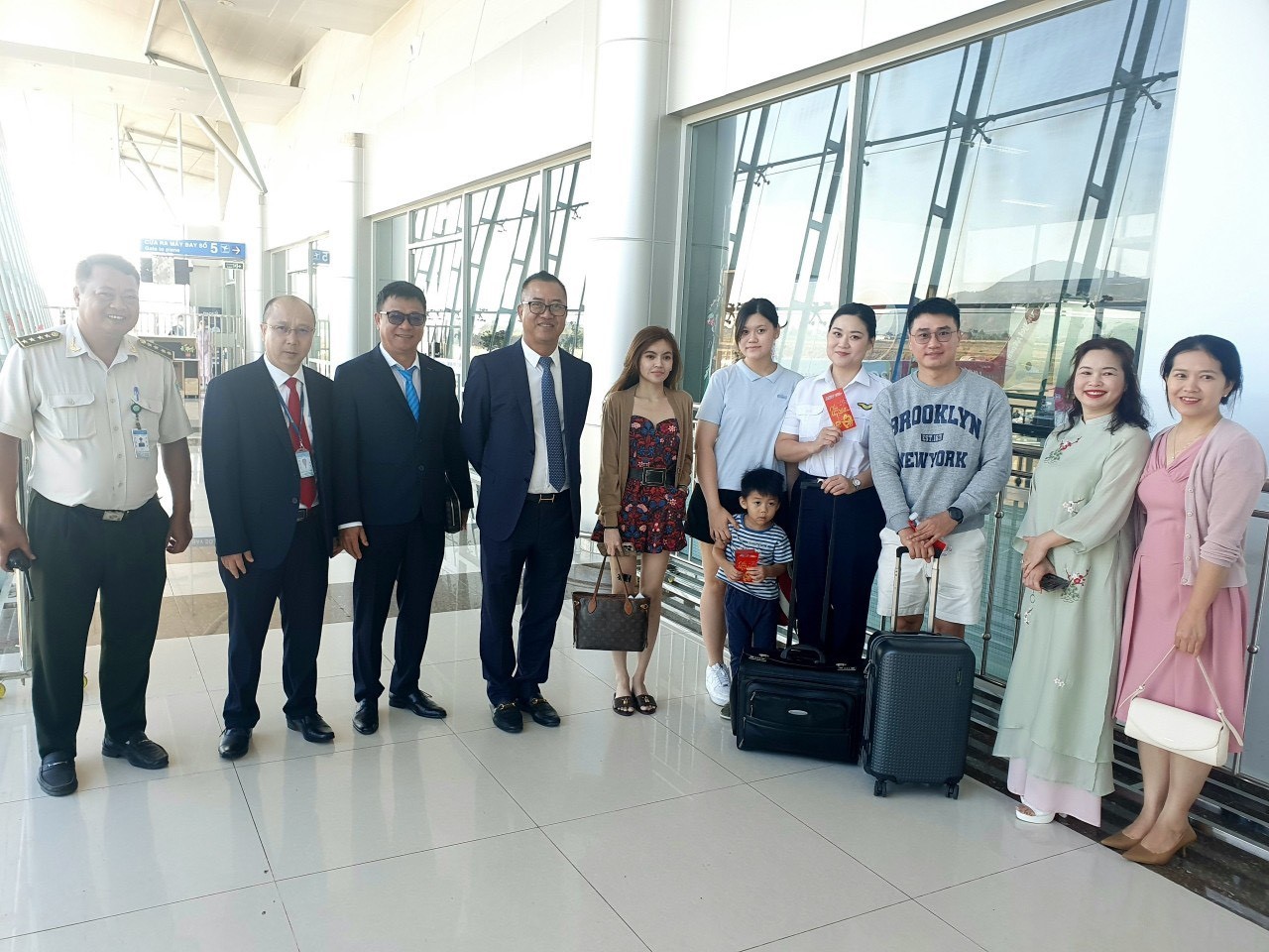 Giáp Thìn gõ cửa – Hạnh phúc ngập tràn. Cảng HK Liên Khương gửi tặng lì xì cho hành khách đến “xông đất”|LOCAL_PATH:crawled_data/images/featured_20da205c009b.jpg
