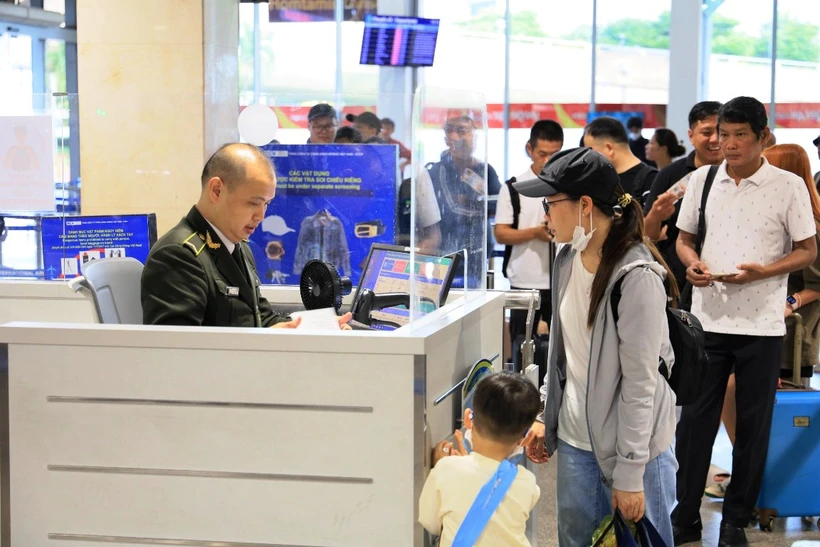 Những thông tin hành khách cần lưu ý khi qua Cảng HKQT Tân Sơn Nhất dịp cao điểm Tết Nguyên đán 2024|LOCAL_PATH:crawled_data/images/featured_20e8ee3050db.png