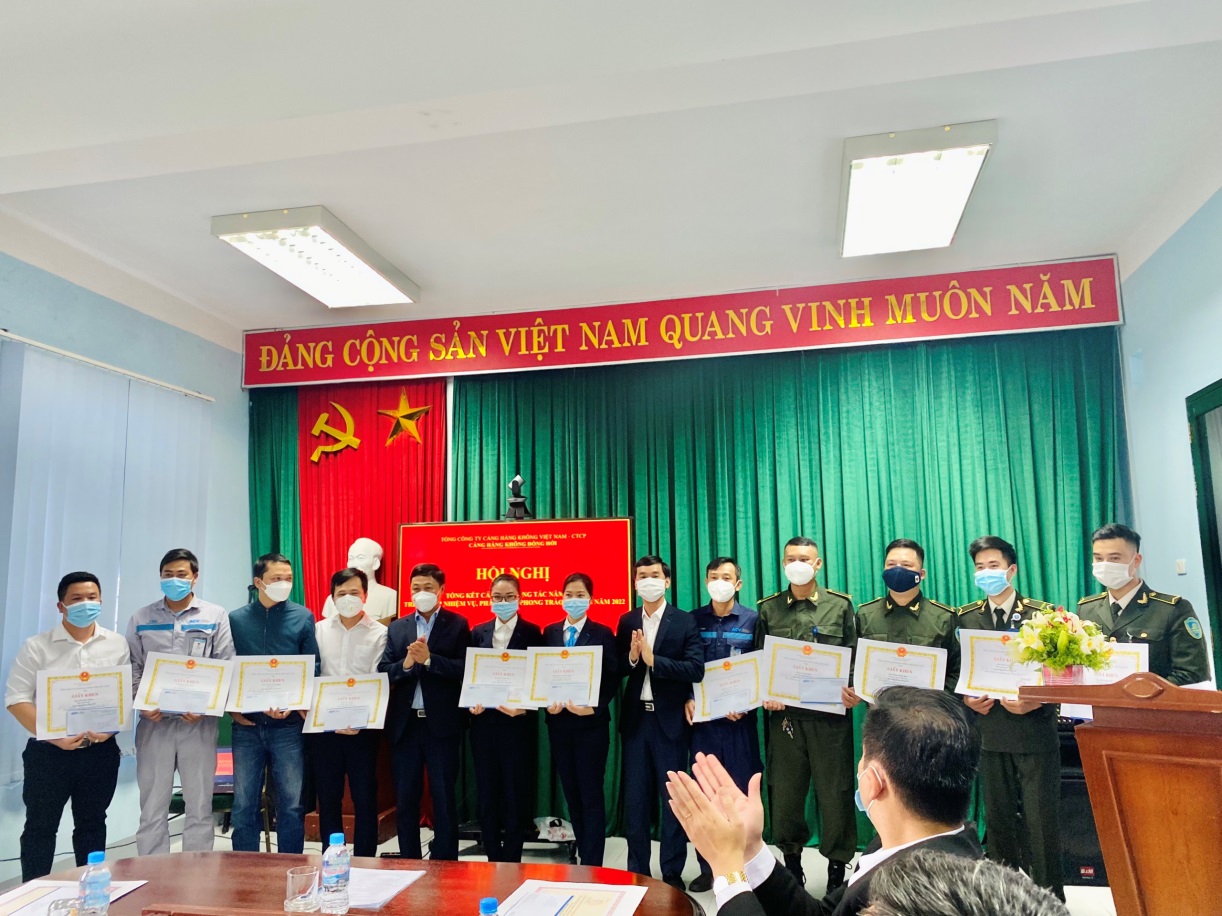 Cảng hàng không Đồng Hới tổ chức hội nghị tổng kết các mặt công tác thi đua năm 2021 và triển khai phương hướng nhiệm vụ sản xuất kinh doanh năm 2022|LOCAL_PATH:crawled_data/images/featured_22021b6c85d0.jpg
