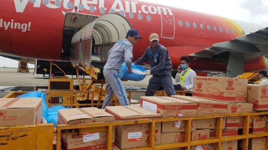 Cảng HKQT Phú Bài: Nỗ lực trong công tác phối hợp với các đơn vị trong công tác tìm kiếm cứu nạn, cứu trợ đồng bào bị lũ lụt|LOCAL_PATH:crawled_data/images/featured_24ec792c54c5.jpg