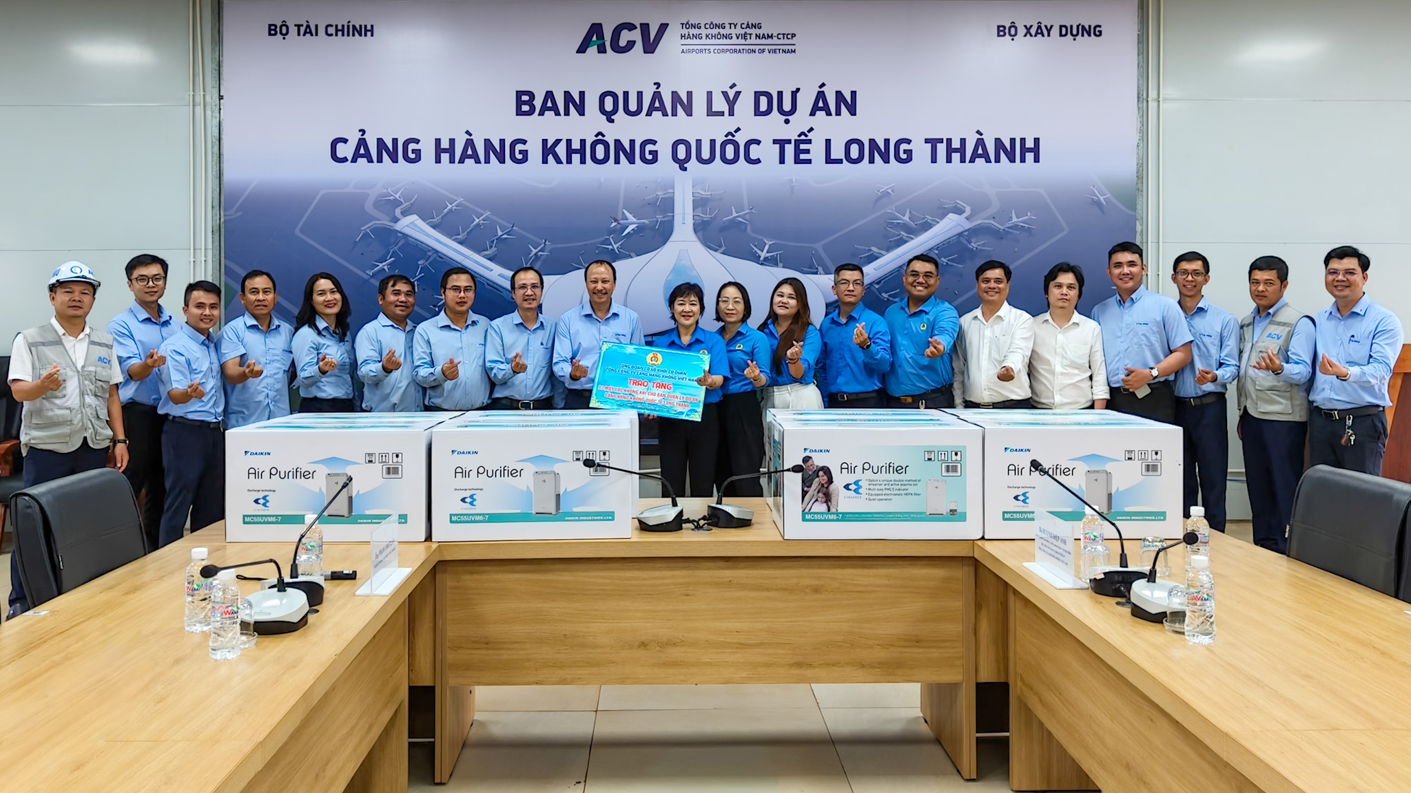 Trao tặng máy lọc không khí đồng hành cùng đội ngũ cán bộ nhân viên tại đại công trường Cảng HKQT Long Thành|LOCAL_PATH:crawled_data/images/featured_25724a835783.jpg