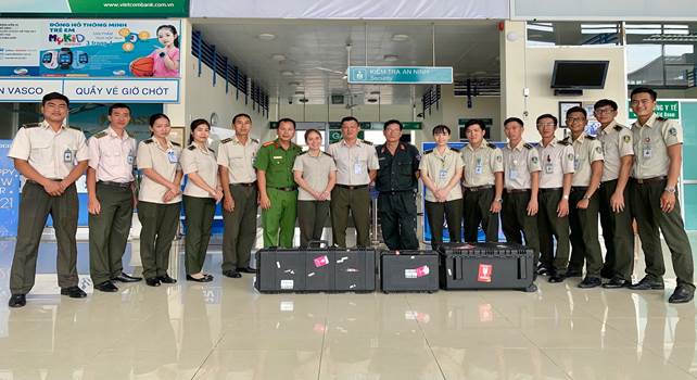 Cảng hàng không Cà Mau huấn luyện nghiệp vụ quản lý, sử dụng công cụ hỗ trợ, nhận biết chất nổ và bắn đạn thật năm 2021|LOCAL_PATH:crawled_data/images/featured_28fd95cce4b4.jpg