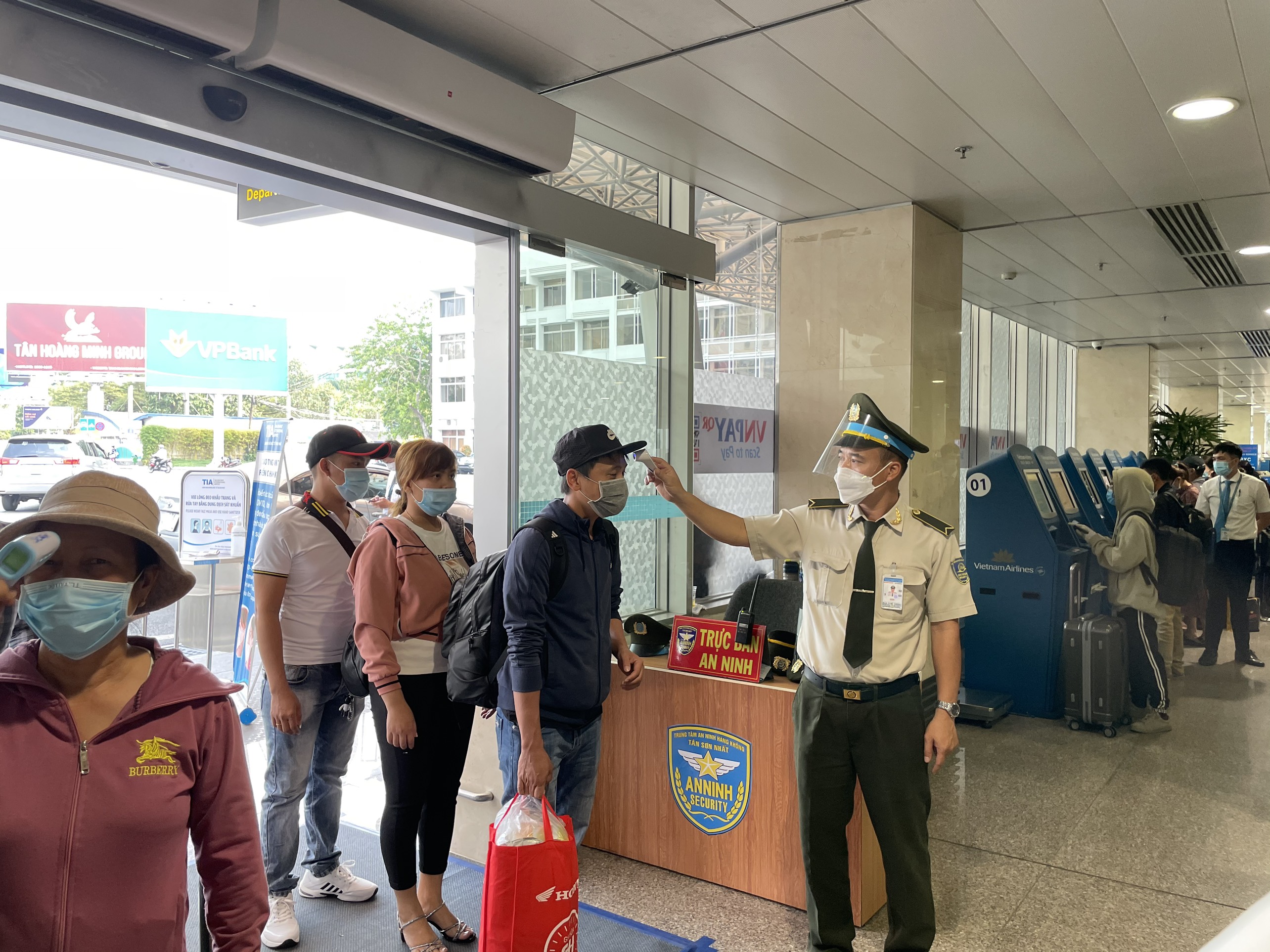 Một số lưu ý dành cho hành khách đi tàu bay trong dịp Tết Nguyên Đán và Lễ hội Xuân Tân Sửu 2021 tại Cảng hàng không quốc tế Tân Sơn Nhất.|LOCAL_PATH:crawled_data/images/featured_2b114d502f91.jpg