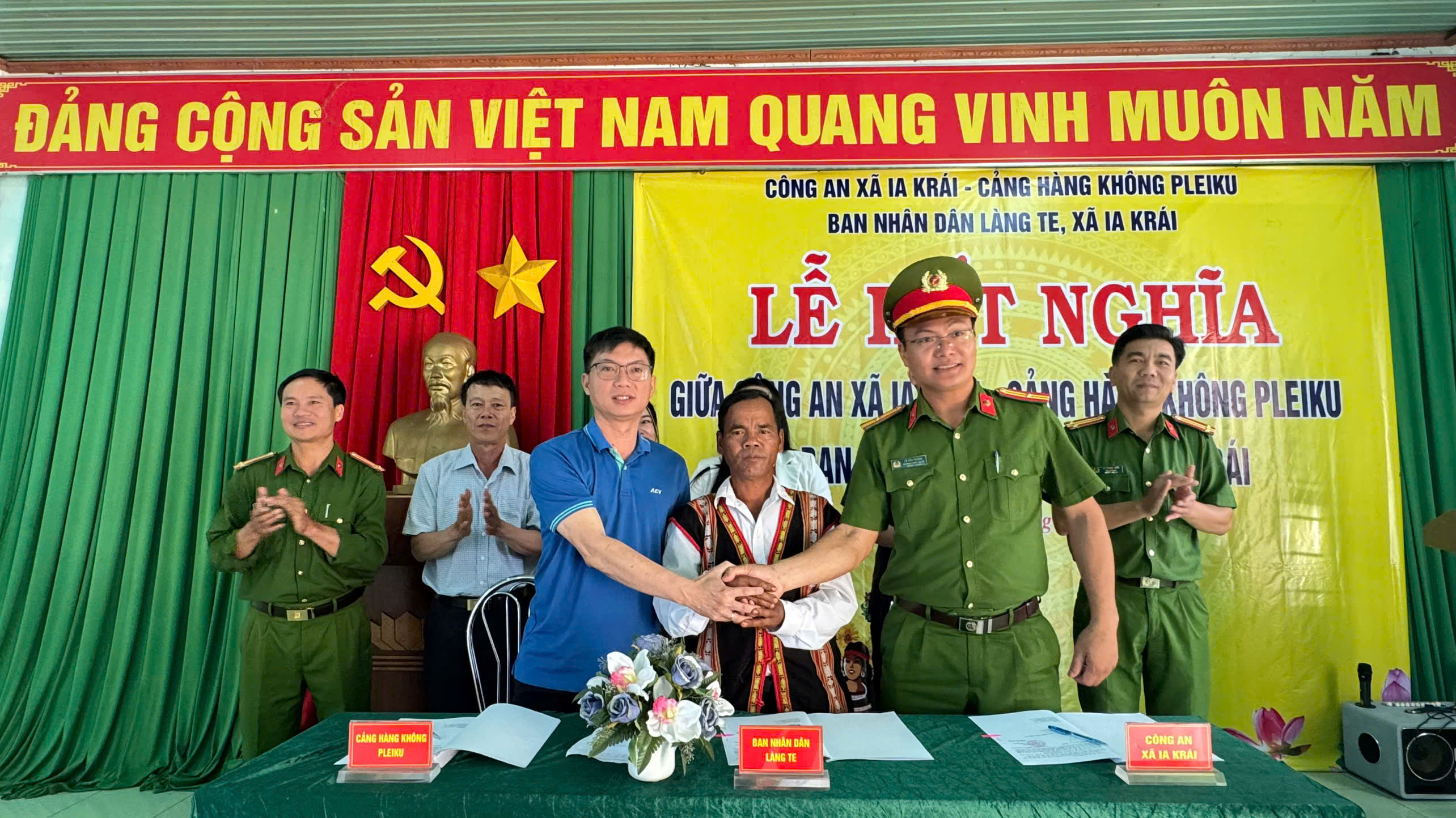 Cảng hàng không Pleiku và làng Te: Chung tay phát triển kinh tế, giữ vững an ninh trật tự|LOCAL_PATH:crawled_data/images/featured_2e87fb346ff7.jpg