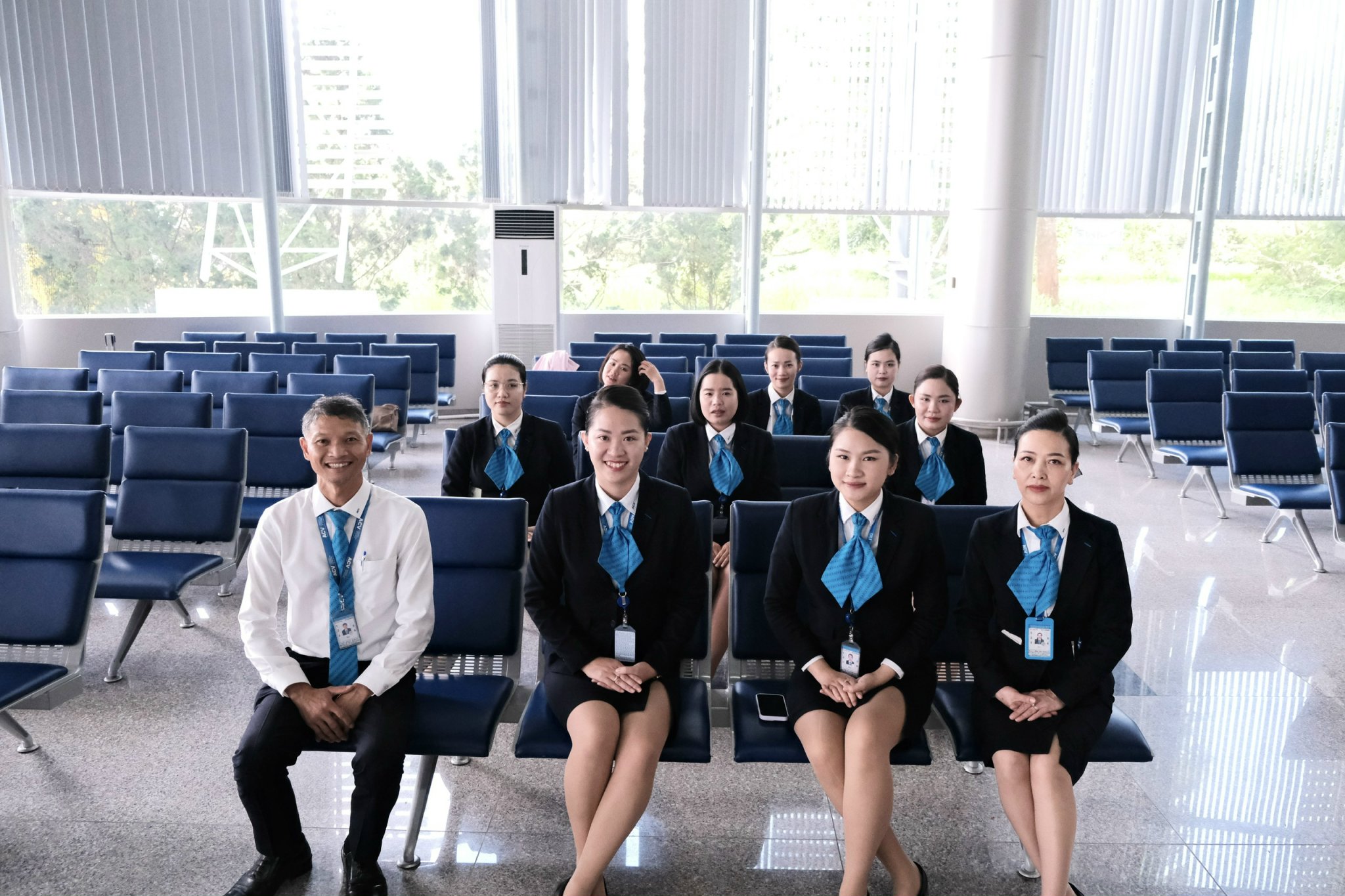 CẢNG HKQT LIÊN KHƯƠNG TỔ CHỨC HUẤN LUYỆN NỘI BỘ VỀ TIÊU CHUẨN TÁC PHONG NHÂN VIÊN PHỤC VỤ HÀNH KHÁCH|LOCAL_PATH:crawled_data/images/featured_2f9e617fcd75.jpg