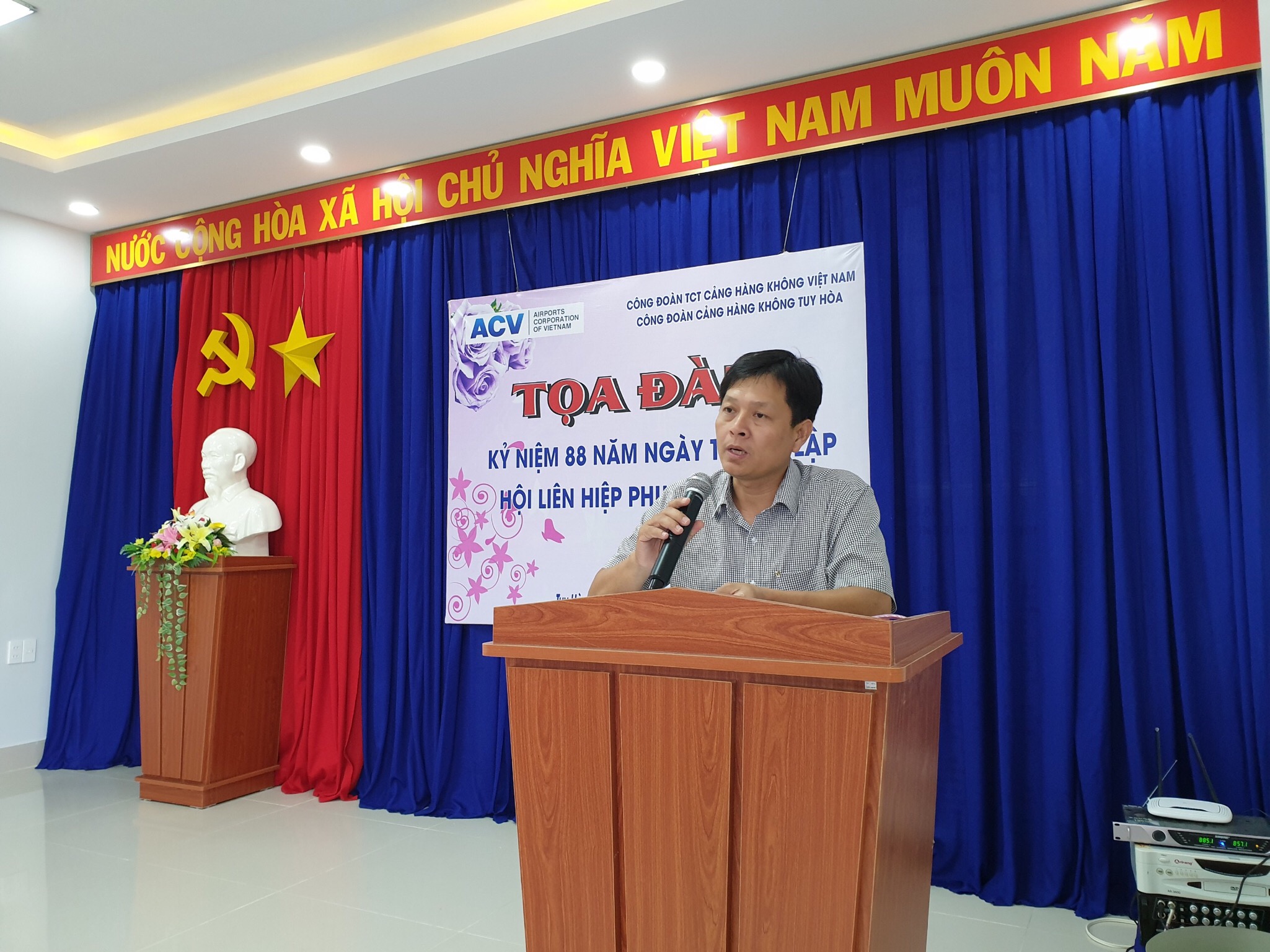 Cảng hàng không Tuy Hòa tổ chức các hoạt động kỷ niệm 88 năm ngày thành lập hội liên hiệp phụ nữ Việt Nam (20/10/1930 - 20/10/2018)|LOCAL_PATH:crawled_data/images/featured_33da5d380237.JPG