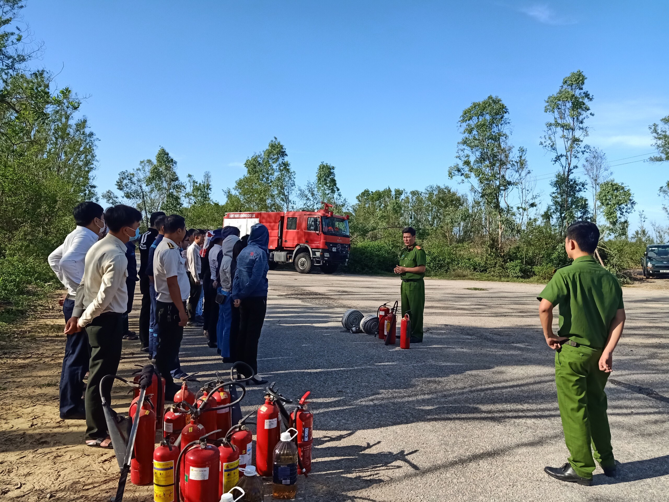 Tổ Chức Huấn Luyện Nghiệp Vụ Phòng Cháy Chữa Cháy Cơ Sở Cho Cán Bộ Công Nhân Viên|LOCAL_PATH:crawled_data/images/featured_347229660764.jpg