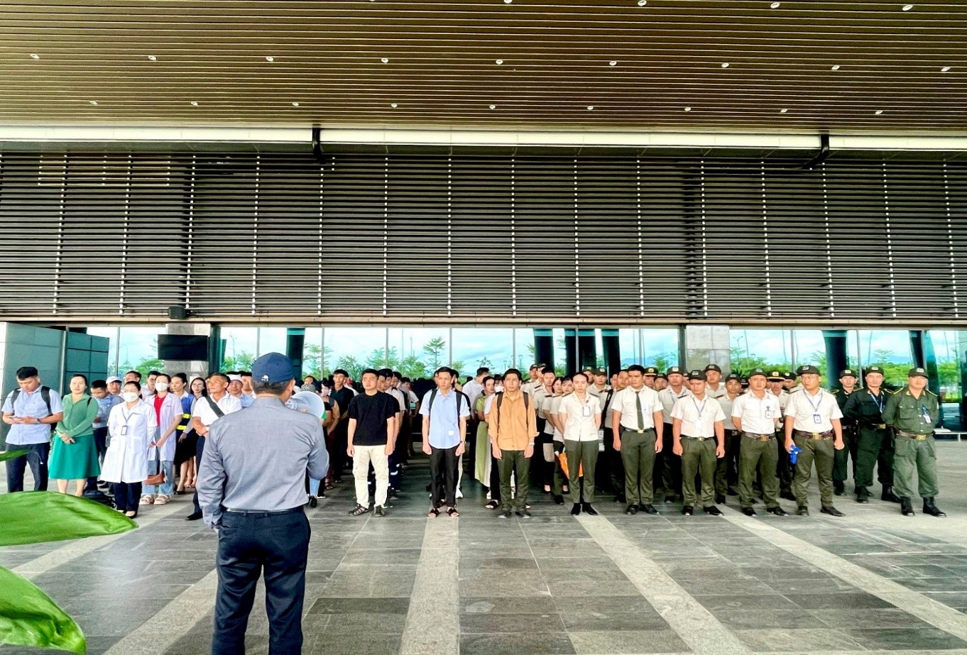 CẢNG HÀNG KHÔNG QUỐC TẾ PHÚ BÀI TỔ CHỨC THỰC HÀNH XỬ LÝ TÌNH HUỐNG ĐỐI PHÓ VỚI HÀNH KHÁCH CÓ HÀNH VI TUNG TIN CÓ BOM TRONG HÀNH LÝ XÁCH TAY TRÊN TÀU BAY|LOCAL_PATH:crawled_data/images/featured_34fc01daabb4.jpg