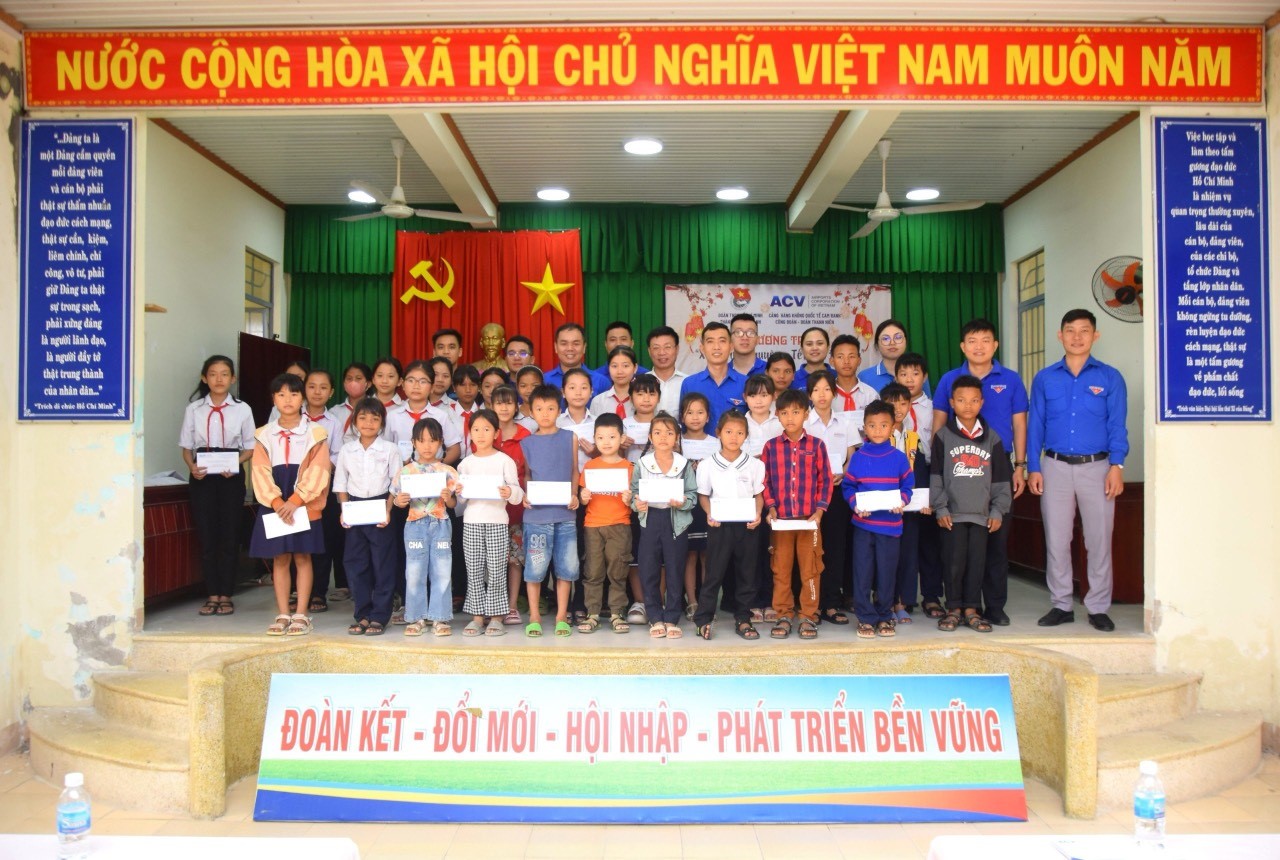 Cảng HKQT Cam Ranh tổ chức chuỗi hoạt động an sinh xã hội, tình nguyện vì cộng đồng nhân dịp Tết Giáp Thìn 2024|LOCAL_PATH:crawled_data/images/featured_352bddcaa95e.jpg