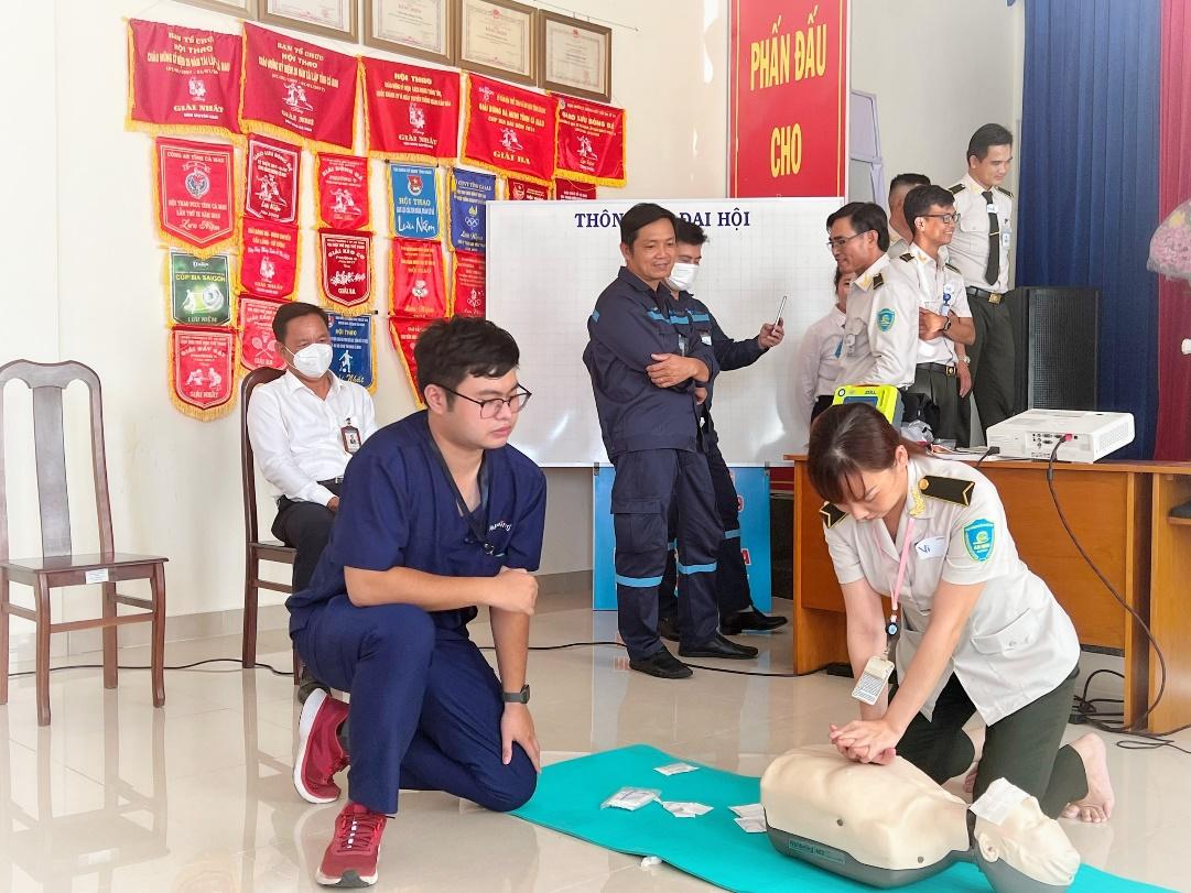Cảng HK Cà Mau tham gia huấn luyện  máy khử rung tim bảo đảm công tác khẩn nguy, cứu nạn cứu hộ cho hành khách|LOCAL_PATH:crawled_data/images/featured_36a264fff84b.jpg